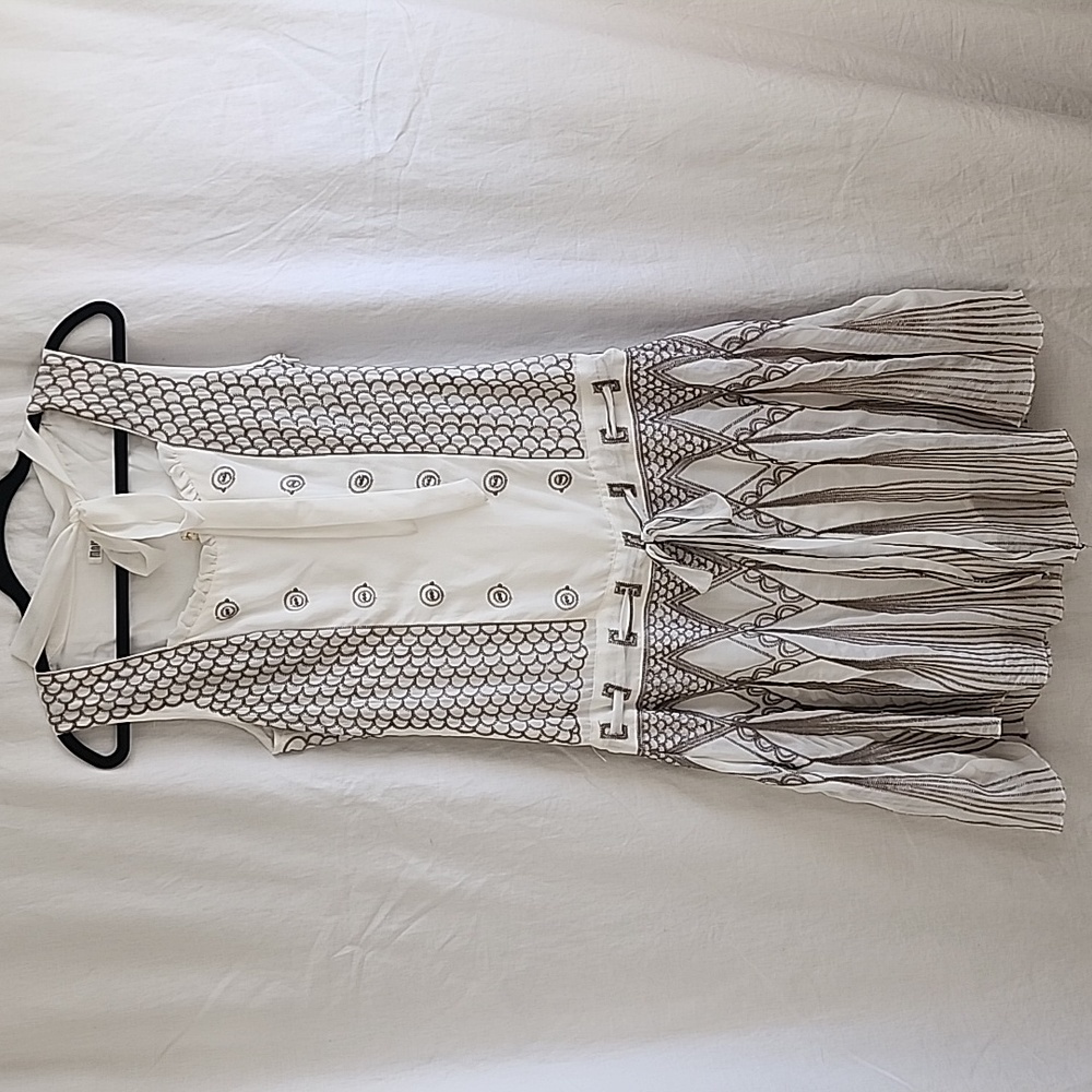 Monoreno Brand Medium Cream Color Sleeveless Dress w/ Taupe Colored Embroidery